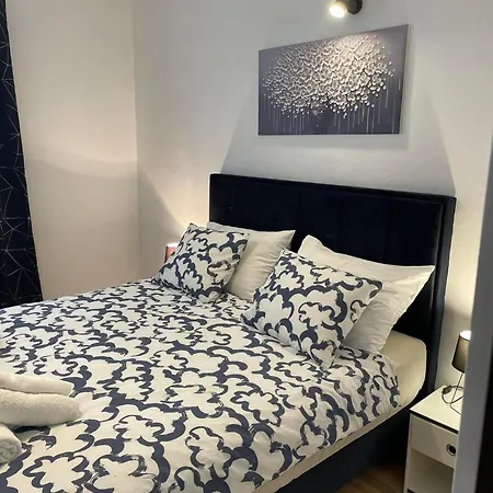 Attila Apartman *
